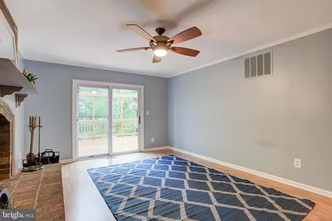 Living - 10243 Battlefield Dr, Manassas, VA 20110 photo 6 of 6