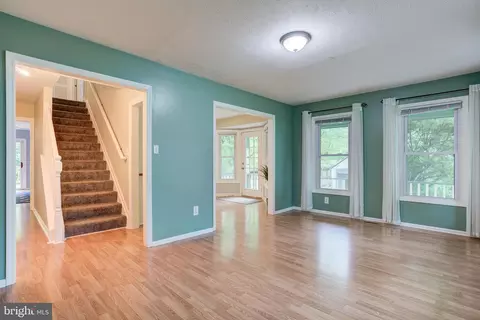Living - 10243 Battlefield Dr, Manassas, VA 20110 photo 2 of 6