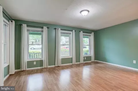 Living - 10243 Battlefield Dr, Manassas, VA 20110 photo 4 of 6