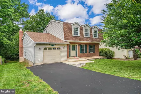 8748 Country Ln, Manassas, VA 20110