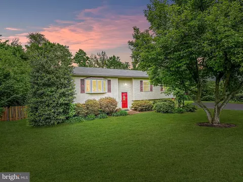 9186 Firethorn Ct, Manassas, VA 20110