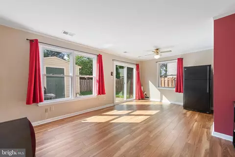 Living - 9077 Mcclellan Comn Comn, Manassas, VA 20110 photo 4 of 5