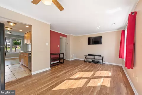 Living - 9077 Mcclellan Comn Comn, Manassas, VA 20110 photo 2 of 5