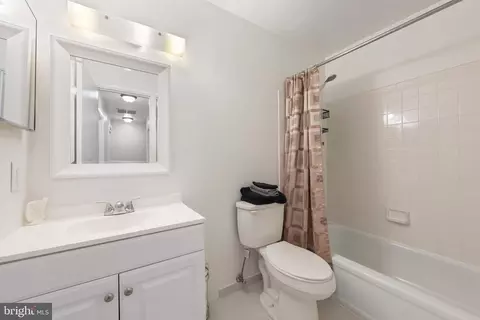 Bath - 9077 Mcclellan Comn Comn, Manassas, VA 20110 photo 3 of 3