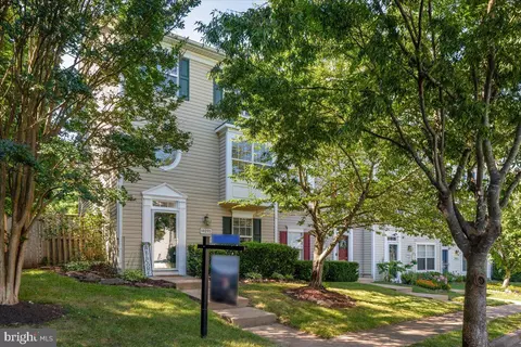 10255 Magnolia Grove Dr, Manassas, VA 20110