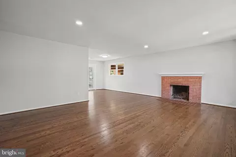 Living - 9412 Robnel Ave, Manassas, VA 20110 photo 1 of 1