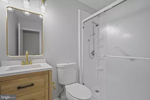 Bath - 9412 Robnel Ave, Manassas, VA 20110 photo 2 of 2