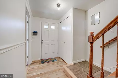 Entry Way - 8665 Braxted Ln, Manassas, VA 20110 photo 2 of 3