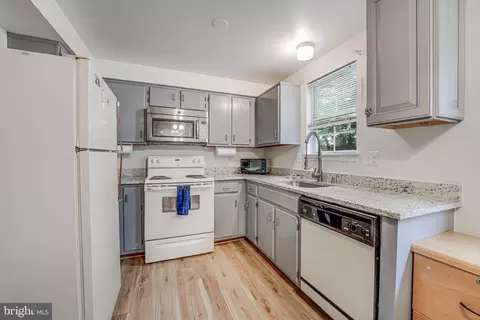 Kitchen - 8665 Braxted Ln, Manassas, VA 20110 photo 2 of 3