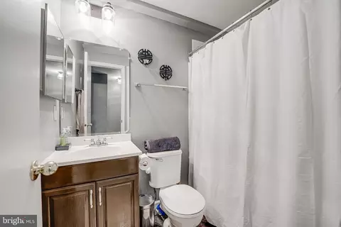 Bath - 8665 Braxted Ln, Manassas, VA 20110 photo 2 of 2