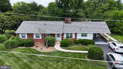 9011 Longstreet Dr, Manassas, VA 20110