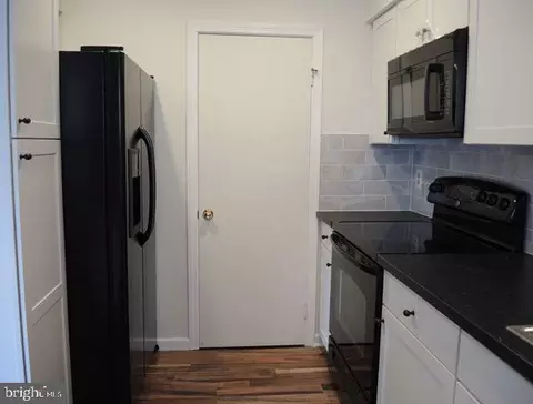 Entry Way - 9075 Silver Maple Ct, Manassas, VA 20110 photo 1 of 3