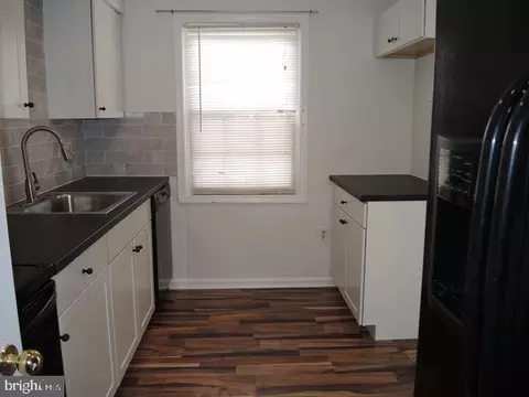Entry Way - 9075 Silver Maple Ct, Manassas, VA 20110 photo 2 of 3