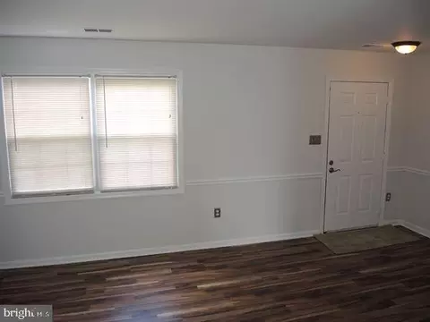 Living - 9075 Silver Maple Ct, Manassas, VA 20110 photo 3 of 3