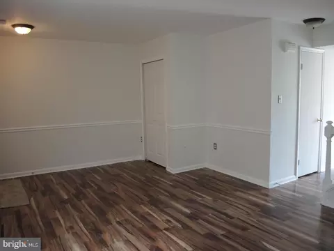 Living - 9075 Silver Maple Ct, Manassas, VA 20110 photo 2 of 3
