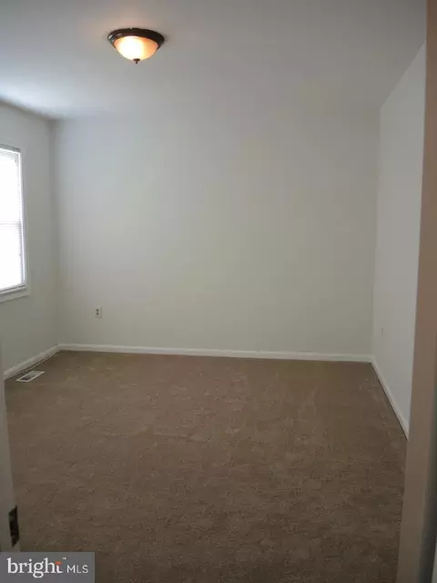 Bedroom - 9075 Silver Maple Ct, Manassas, VA 20110 photo 2 of 3