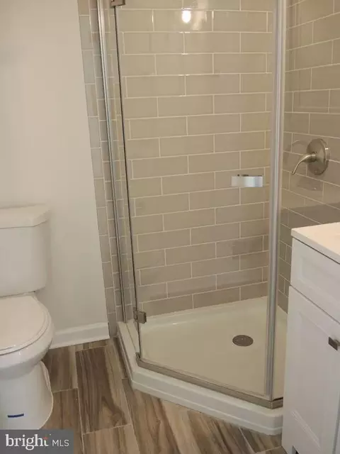 Bath - 9075 Silver Maple Ct, Manassas, VA 20110 photo 1 of 4