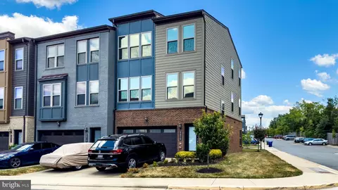9879 Buchanan Loop, Manassas, VA 20110 photo 2