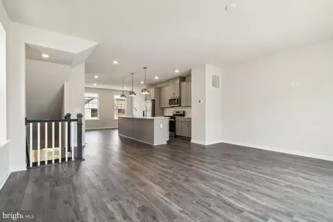 Living - 9377 Barnes Loop, Manassas, VA 20110 photo 1 of 2