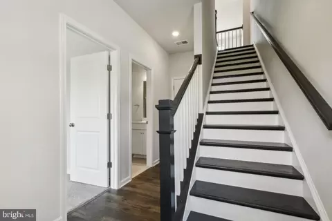 Entry Way - 9377 Barnes Loop, Manassas, VA 20110 photo 9 of 10