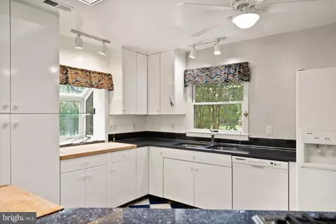 Kitchen - 9031 Grant Ave, Manassas, VA 20110 photo 4 of 5