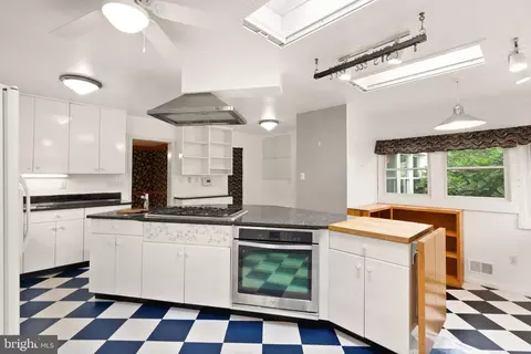 Kitchen - 9031 Grant Ave, Manassas, VA 20110 photo 3 of 5