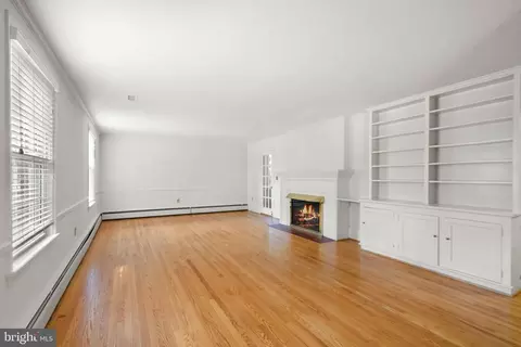 Living - 9031 Grant Ave, Manassas, VA 20110 photo 2 of 5