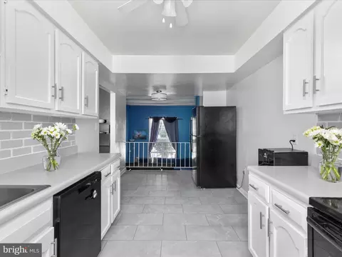 Entry Way - 8446 Willow Glen Ct, Manassas, VA 20110 photo 2 of 4