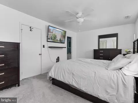 Bedroom - 8446 Willow Glen Ct, Manassas, VA 20110 photo 2 of 5