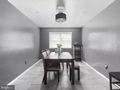 Dining - 8446 Willow Glen Ct, Manassas, VA 20110 photo 2 of 3