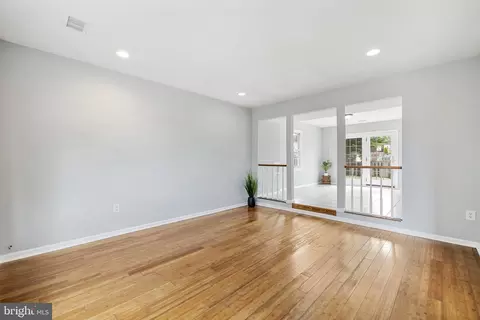 8980 Mcdowell Comn Comn, Manassas, VA 20110 photo 12