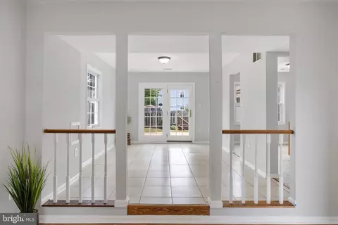 8980 Mcdowell Comn Comn, Manassas, VA 20110 photo 17