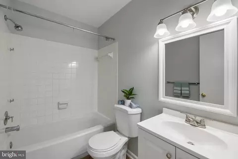 8980 Mcdowell Comn Comn, Manassas, VA 20110 photo 32