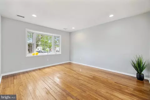 8980 Mcdowell Comn Comn, Manassas, VA 20110 photo 15