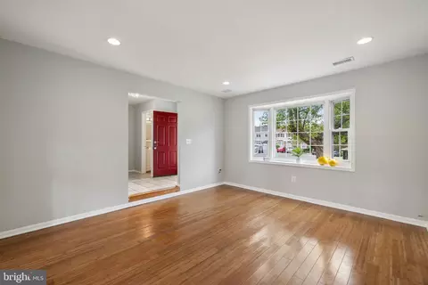8980 Mcdowell Comn Comn, Manassas, VA 20110 photo 14