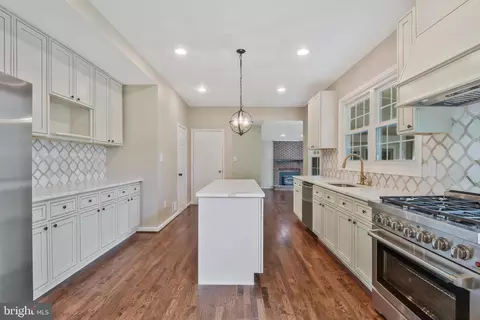 8603 Haag St, Manassas, VA 20110 photo 2