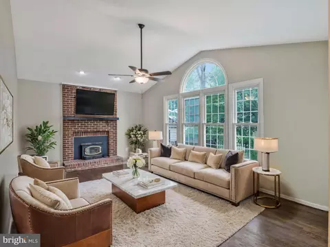 8603 Haag St, Manassas, VA 20110 photo 4