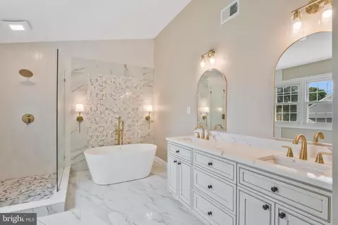 8603 Haag St, Manassas, VA 20110 photo 3