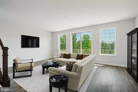 Living - 9425 Barnes Loop, Manassas, VA 20110 photo 1 of 2