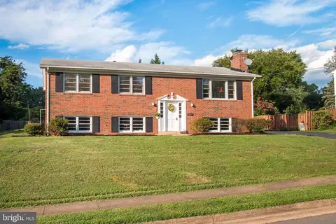 8819 Fort Dr, Manassas, VA 20110