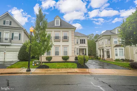 8385 Tillett Loop, Manassas, VA 20110 photo 2
