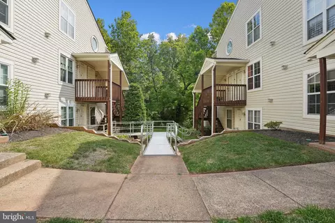 9438 Scarlet Oak Dr, Manassas, VA 20110
