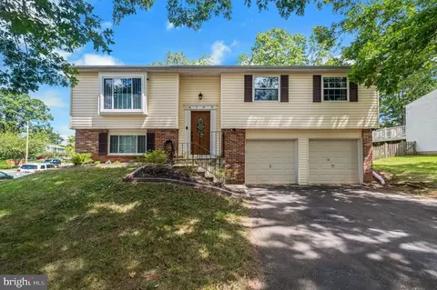 8195 Oakglen Rd, Manassas, VA 20110