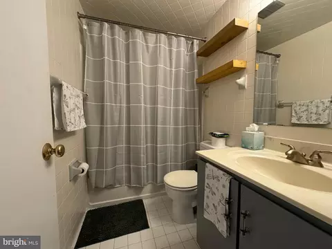 Bath - 8442 Braxted Ln, Manassas, VA 20110 photo 1 of 3