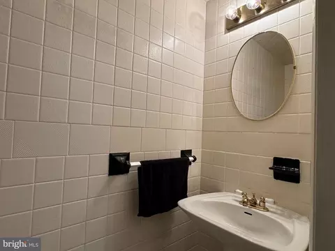 Bath - 8442 Braxted Ln, Manassas, VA 20110 photo 3 of 3