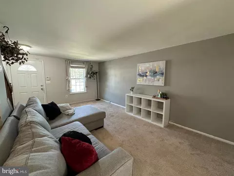 Living - 8442 Braxted Ln, Manassas, VA 20110 photo 1 of 3