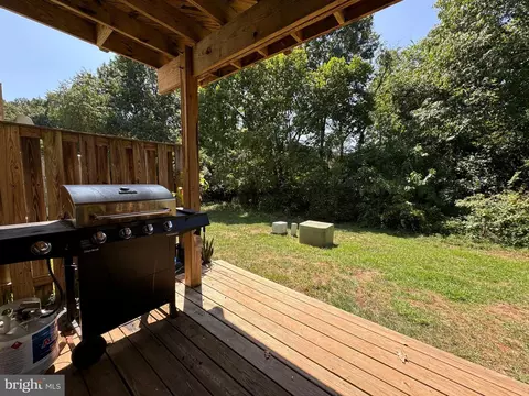 Exterior - 8442 Braxted Ln, Manassas, VA 20110 photo 2 of 7
