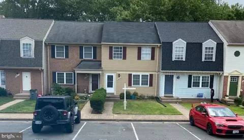 8677 Point Of Woods Dr, Manassas, VA 20110