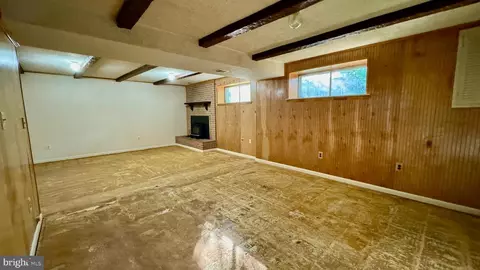 Living - 8803 Jackson Ave, Manassas, VA 20110 photo 2 of 2