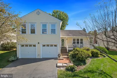 9207 Robin Lynn Ct, Manassas, VA 20110